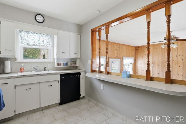 2117 Columbus Avenue, Norton Shores, MI 49441