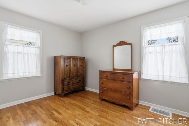 2117 Columbus Avenue, Norton Shores, MI 49441