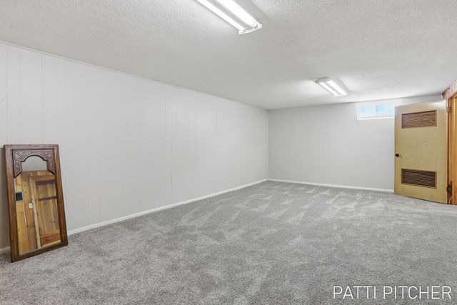 2117 Columbus Avenue, Norton Shores, MI 49441