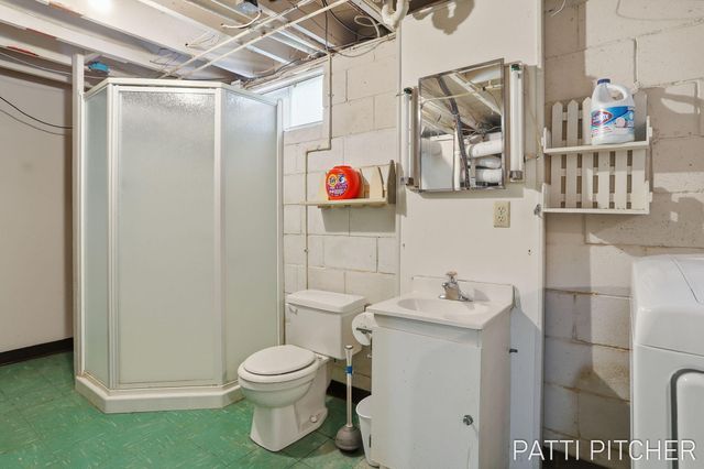 2117 Columbus Avenue, Norton Shores, MI 49441