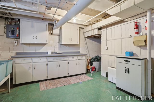 2117 Columbus Avenue, Norton Shores, MI 49441