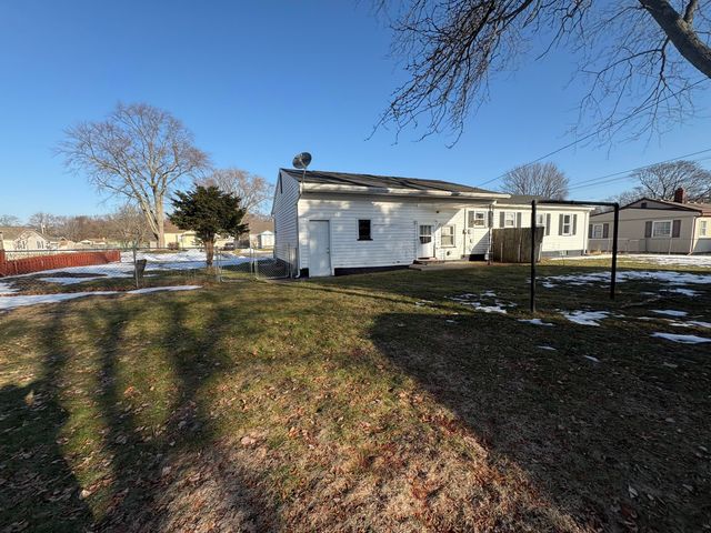 2117 Columbus Avenue, Norton Shores, MI 49441