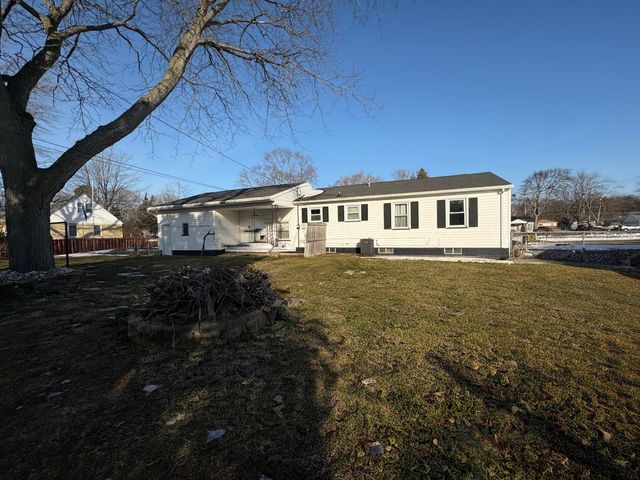 2117 Columbus Avenue, Norton Shores, MI 49441