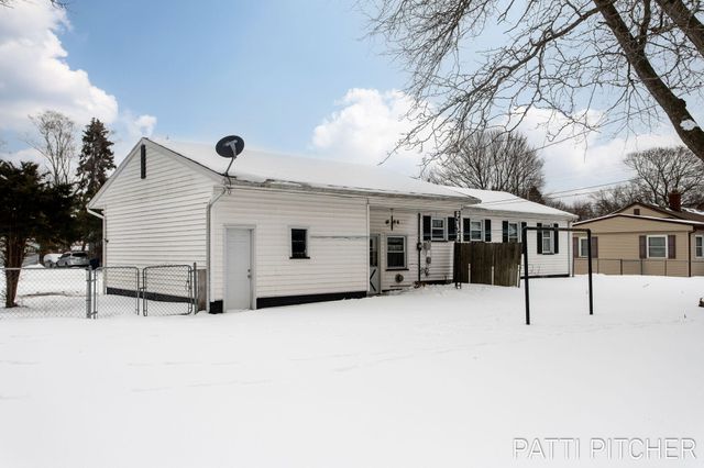 2117 Columbus Avenue, Norton Shores, MI 49441