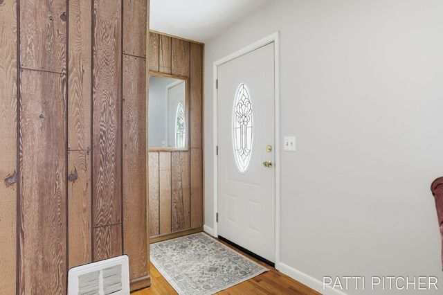 2117 Columbus Avenue, Norton Shores, MI 49441