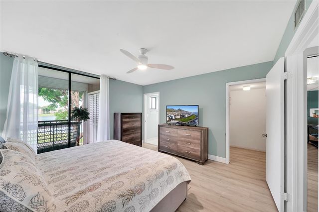 5250 Las Verdes Circle 212, Delray Beach, FL 33484