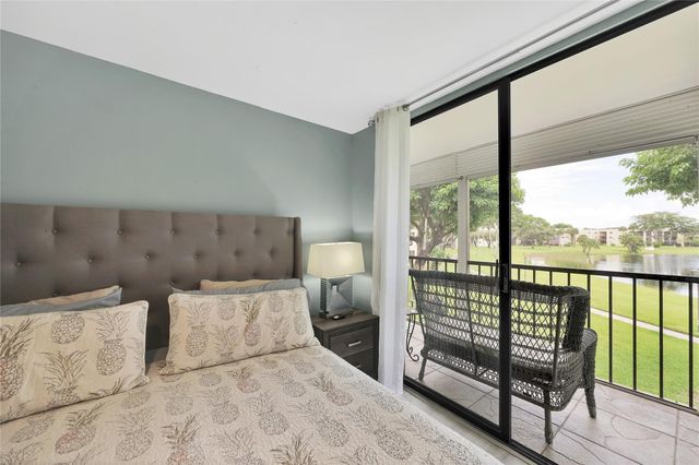 5250 Las Verdes Circle 212, Delray Beach, FL 33484