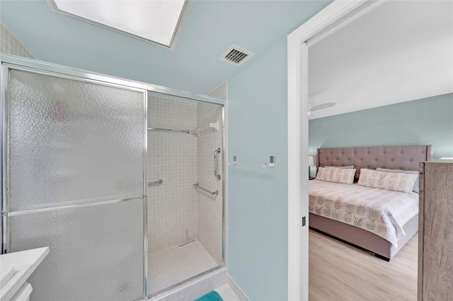 5250 Las Verdes Circle 212, Delray Beach, FL 33484