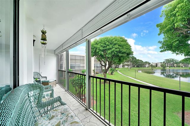 5250 Las Verdes Circle 212, Delray Beach, FL 33484