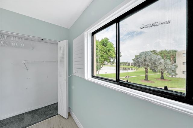 5250 Las Verdes Circle 212, Delray Beach, FL 33484
