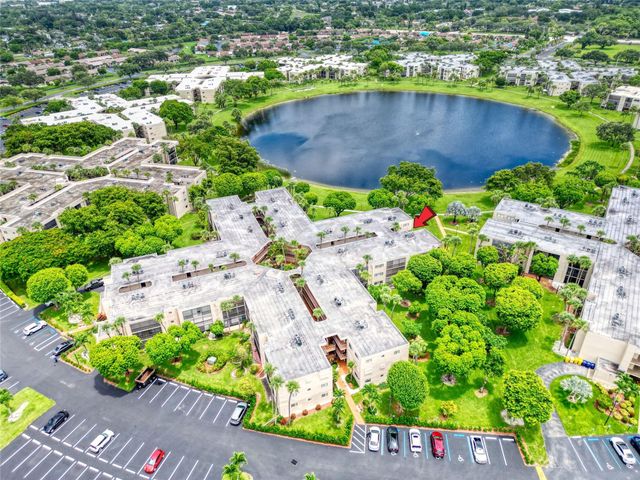 5250 Las Verdes Circle 212, Delray Beach, FL 33484