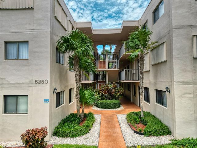 5250 Las Verdes Circle 212, Delray Beach, FL 33484