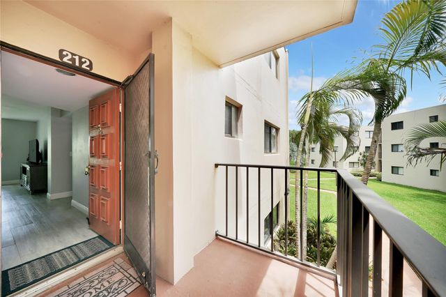 5250 Las Verdes Circle 212, Delray Beach, FL 33484