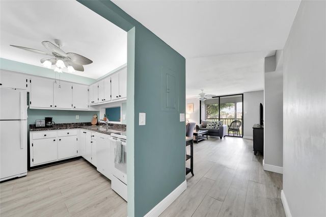 5250 Las Verdes Circle 212, Delray Beach, FL 33484