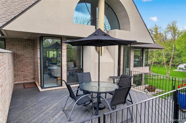 5044 Christy Court, Troy, MI 48098