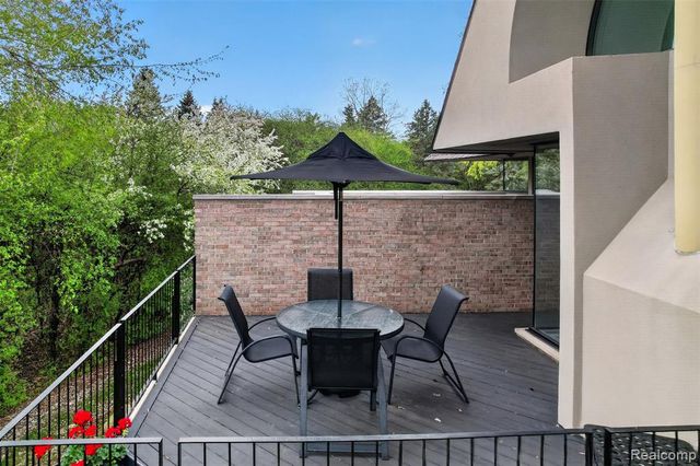 5044 Christy Court, Troy, MI 48098