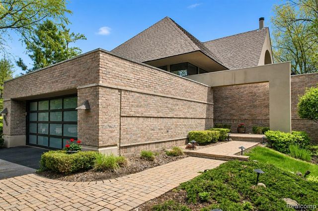 5044 Christy Court, Troy, MI 48098