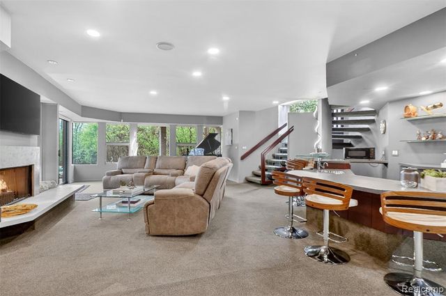 5044 Christy Court, Troy, MI 48098