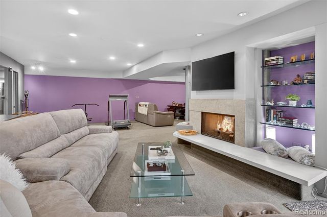 5044 Christy Court, Troy, MI 48098