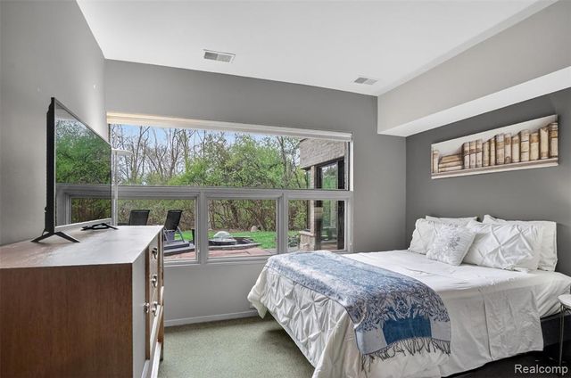 5044 Christy Court, Troy, MI 48098