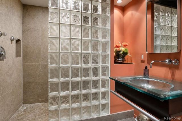 5044 Christy Court, Troy, MI 48098