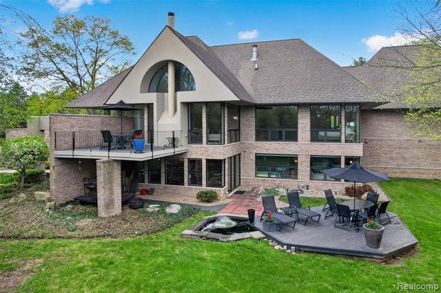 5044 Christy Court, Troy, MI 48098