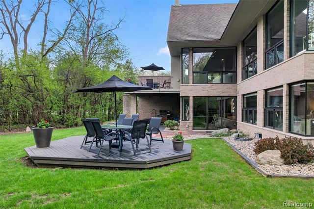 5044 Christy Court, Troy, MI 48098