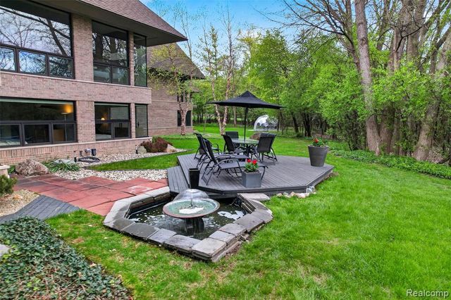 5044 Christy Court, Troy, MI 48098