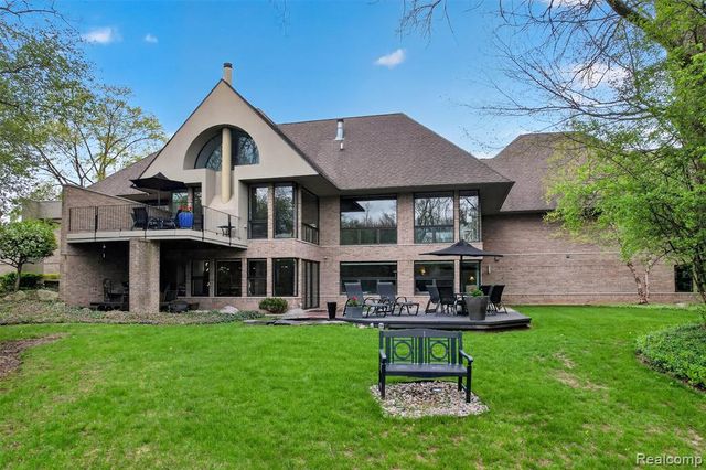 5044 Christy Court, Troy, MI 48098