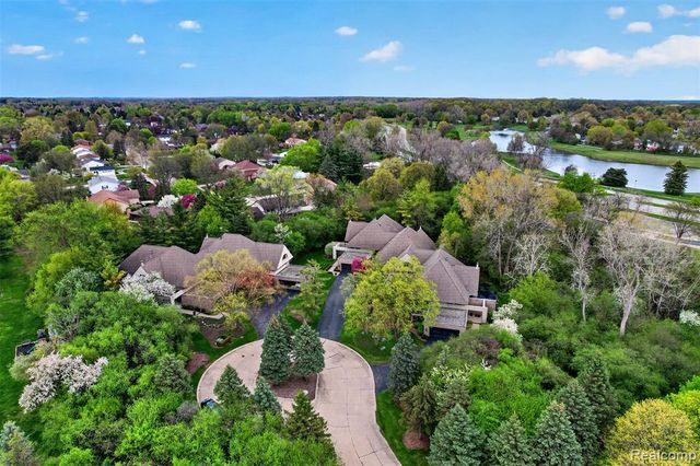 5044 Christy Court, Troy, MI 48098