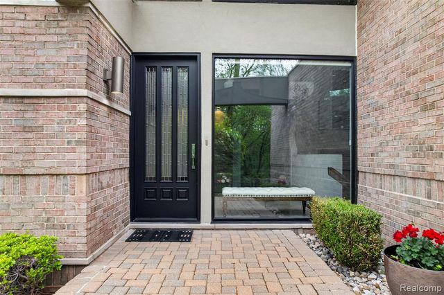 5044 Christy Court, Troy, MI 48098