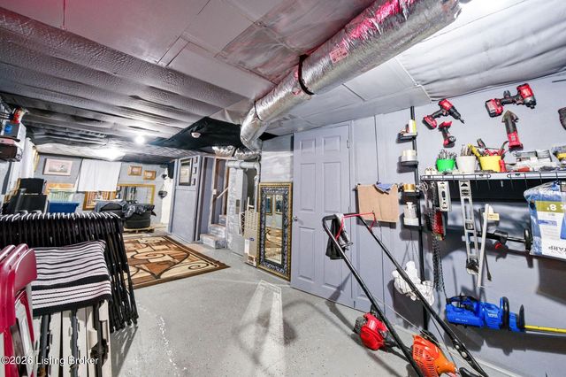 401 Amy Ave, Louisville, KY 40212