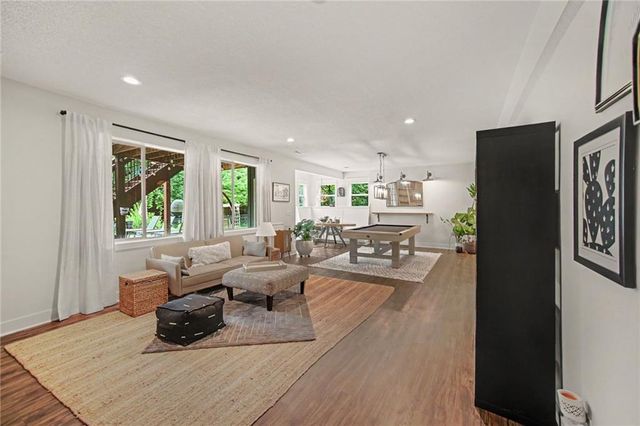 400 Mill Creek Drive, Lee's Summit, MO 64063