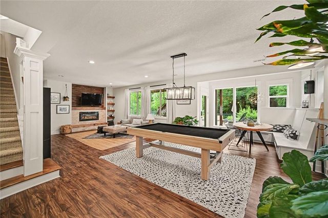 400 Mill Creek Drive, Lee's Summit, MO 64063