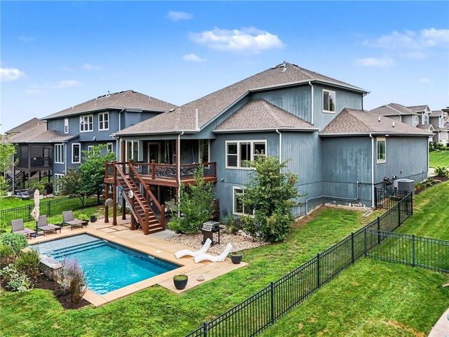 400 Mill Creek Drive, Lee's Summit, MO 64063