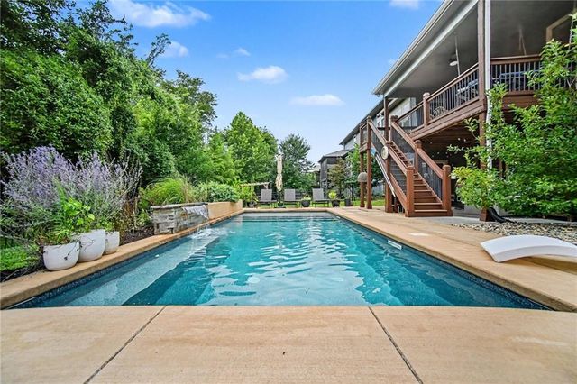 400 Mill Creek Drive, Lee's Summit, MO 64063
