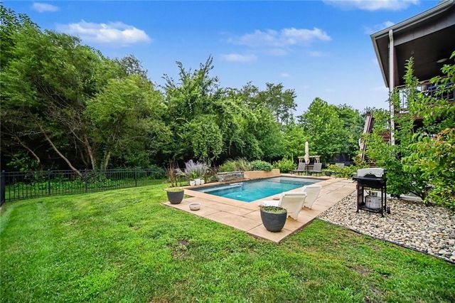 400 Mill Creek Drive, Lee's Summit, MO 64063