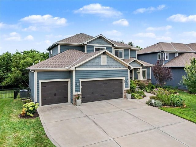 400 Mill Creek Drive, Lee's Summit, MO 64063