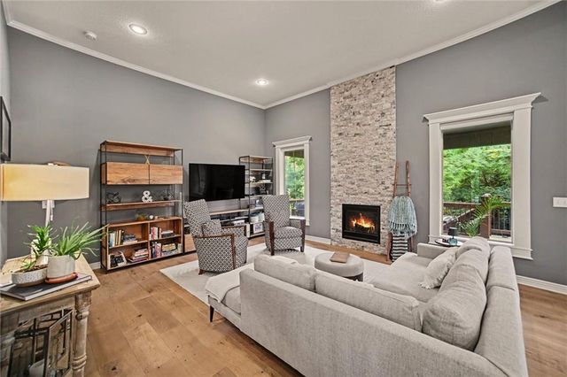 400 Mill Creek Drive, Lee's Summit, MO 64063