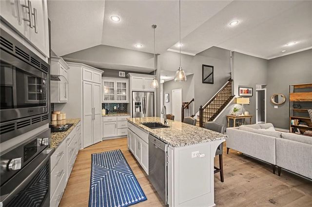 400 Mill Creek Drive, Lee's Summit, MO 64063