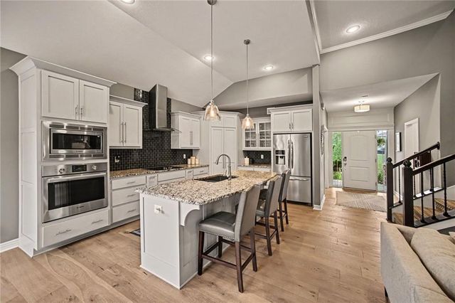 400 Mill Creek Drive, Lee's Summit, MO 64063