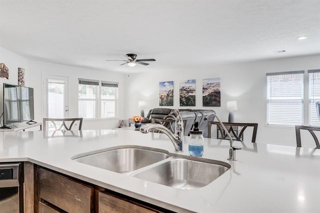 3949 Eagle Nest Lake Lane, Magnolia, TX 77354