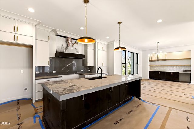 909 Oberlin Road, Raleigh, NC 27605