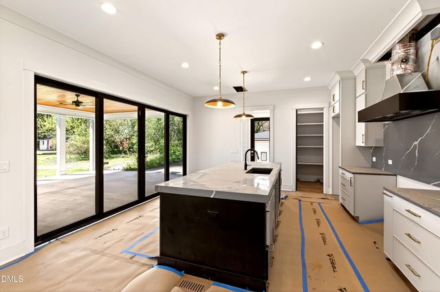 909 Oberlin Road, Raleigh, NC 27605