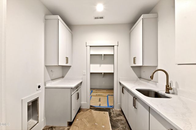 909 Oberlin Road, Raleigh, NC 27605