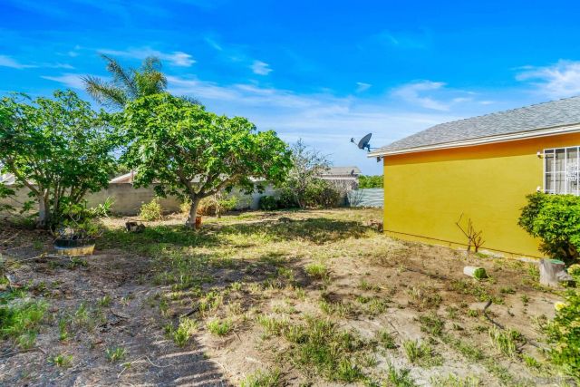 5825 Old Memory, San Diego, CA 92114