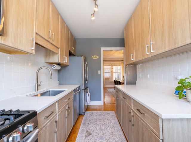 719 Hinman Avenue 2E, Evanston, IL 60202