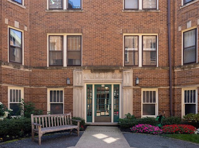 719 Hinman Avenue 2E, Evanston, IL 60202