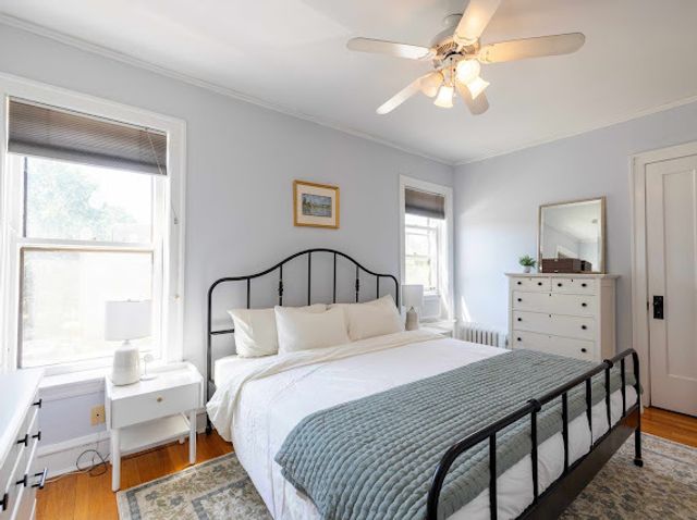 719 Hinman Avenue 2E, Evanston, IL 60202