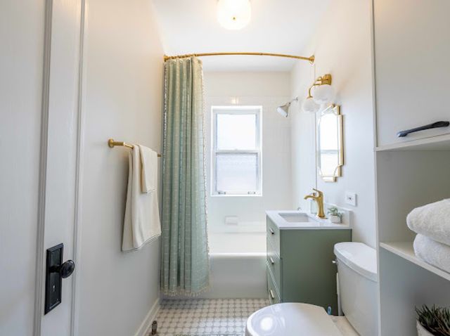 719 Hinman Avenue 2E, Evanston, IL 60202